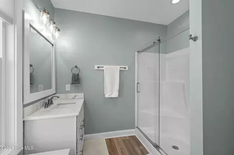 Bath - 310 Lord Berkeley Dr, Emerald Isle, NC 28594 photo 5 of 8