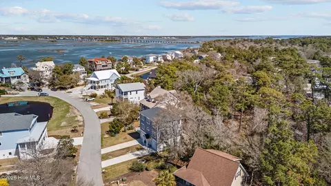 View/Area - 310 Lord Berkeley Dr, Emerald Isle, NC 28594 photo 8 of 11