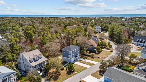 View/Area - 310 Lord Berkeley Dr, Emerald Isle, NC 28594 photo 5 of 11