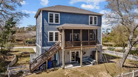 Exterior - 310 Lord Berkeley Dr, Emerald Isle, NC 28594 photo 6 of 8