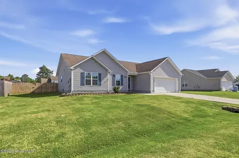 202 High Meadow Ct, Richlands, NC 28574