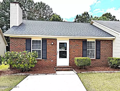 114 Live Oak Ct, Midway Park, NC 28544