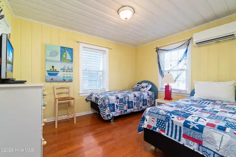 Bedroom - 401 E Atlantic Blvd, Atlantic Beach, NC 28512 photo 3 of 6