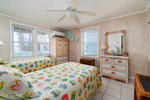 Bedroom - 401 E Atlantic Blvd, Atlantic Beach, NC 28512 photo 5 of 6