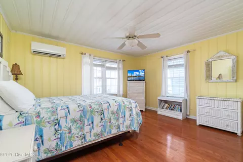 Bedroom - 401 E Atlantic Blvd, Atlantic Beach, NC 28512 photo 2 of 6