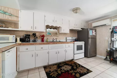Kitchen - 401 E Atlantic Blvd, Atlantic Beach, NC 28512 photo 3 of 4