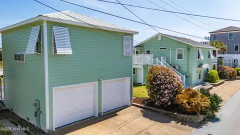 Exterior - 401 E Atlantic Blvd, Atlantic Beach, NC 28512 photo 9 of 15