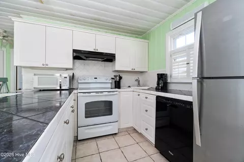Kitchen - 401 E Atlantic Blvd, Atlantic Beach, NC 28512 photo 2 of 4