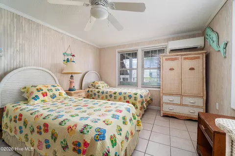 Bedroom - 401 E Atlantic Blvd, Atlantic Beach, NC 28512 photo 6 of 6