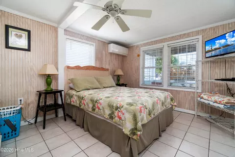 Bedroom - 401 E Atlantic Blvd, Atlantic Beach, NC 28512 photo 4 of 6