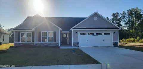 1005 Croaker Ct, New Bern, NC 28562