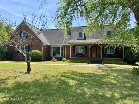102 Squire Dr, Winterville, NC 28590