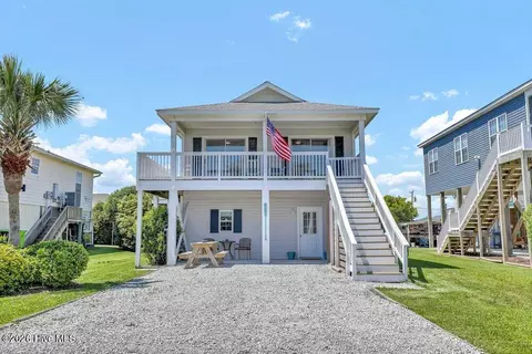 8007 8th St, Surf City, NC 28445