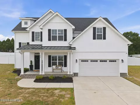 300 Shortleaf Dr, Grimesland, NC 27837