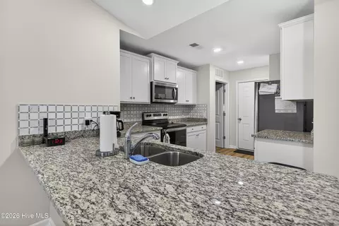 Kitchen - 429 Poppleton Dr, Hampstead, NC 28443 photo 1 of 3