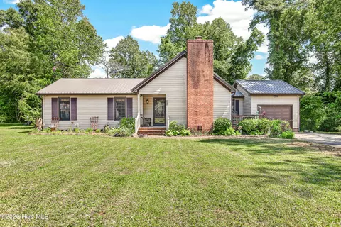 207 Stillwood Dr, Jacksonville, NC 28540