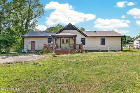 207 Stillwood Dr, Jacksonville, NC 28540