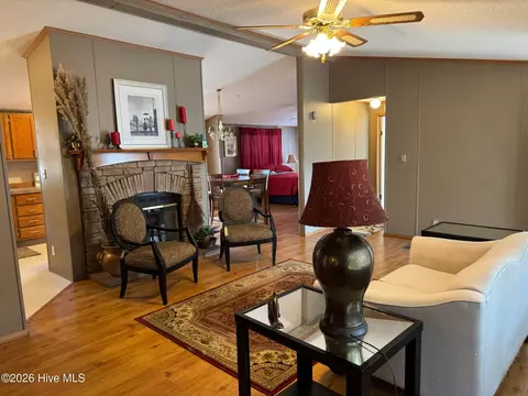 Living - 34 Towhee Ln, Murphy, NC 28906 photo 1 of 3