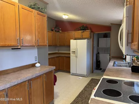 Kitchen - 34 Towhee Ln, Murphy, NC 28906 photo 5 of 5