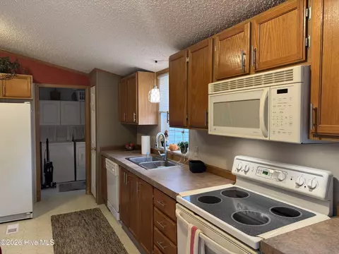 Kitchen - 34 Towhee Ln, Murphy, NC 28906 photo 4 of 5