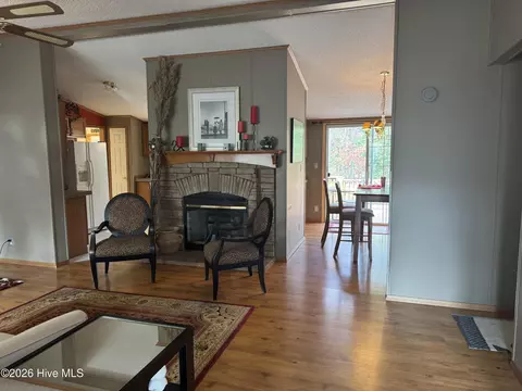 Living - 34 Towhee Ln, Murphy, NC 28906 photo 3 of 3