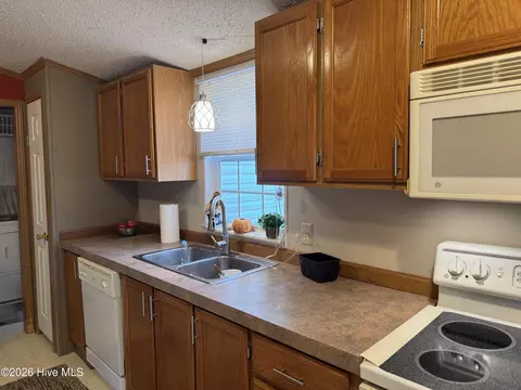 Kitchen - 34 Towhee Ln, Murphy, NC 28906 photo 3 of 5