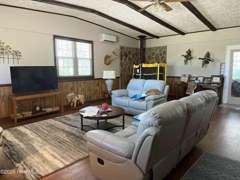 Living - 3731 Marsh Rd, Bladenboro, NC 28320 photo 3 of 4