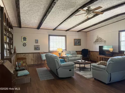 Living - 3731 Marsh Rd, Bladenboro, NC 28320 photo 2 of 4