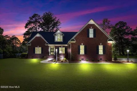 2143 Trails End Dr, Kinston, NC 28504