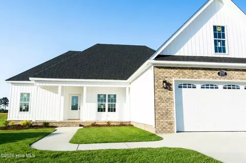 2757 Whitaker Glen Dr, Farmville, NC 27828