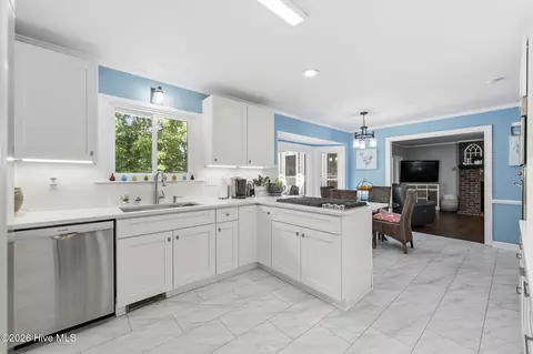 Kitchen - 444 E Creekview Dr, Hampstead, NC 28443 photo 3 of 6