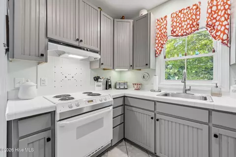 Kitchen - 444 E Creekview Dr, Hampstead, NC 28443 photo 1 of 6