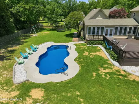 Exterior - 444 E Creekview Dr, Hampstead, NC 28443 photo 11 of 17