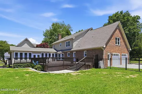 Exterior - 444 E Creekview Dr, Hampstead, NC 28443 photo 7 of 17