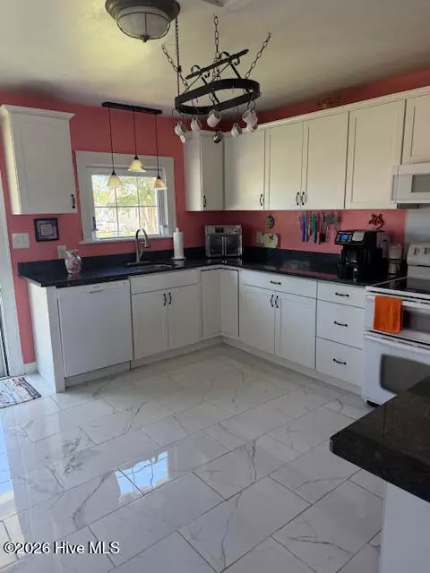 Kitchen - 110 Beech Tree Dr, Shiloh, NC 27974 photo 1 of 2