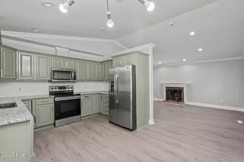 Kitchen - 5 Halter Pl, Pinehurst, NC 28374 photo 2 of 2