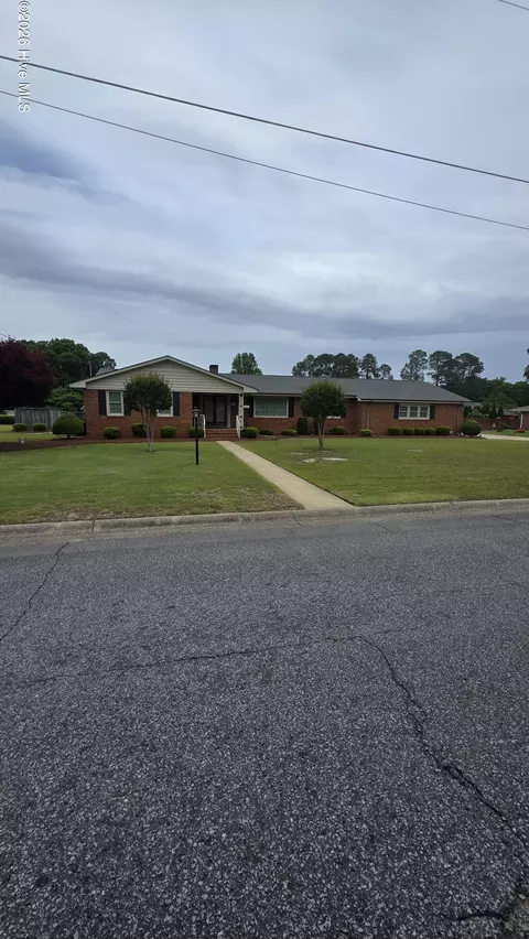 603 N Pinecrest Dr, Goldsboro, NC 27534