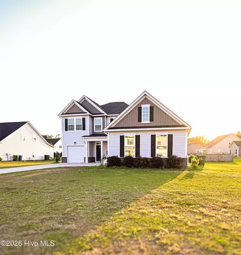 402 Gooseneck Ln, Sneads Ferry, NC 28460