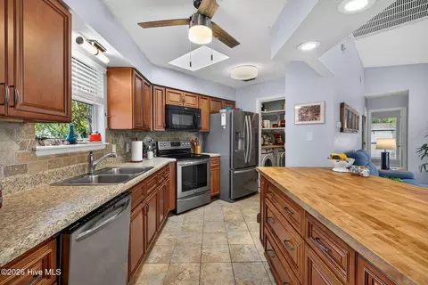 Kitchen - 129 Red Bird Ln, Hampstead, NC 28443 photo 1 of 5