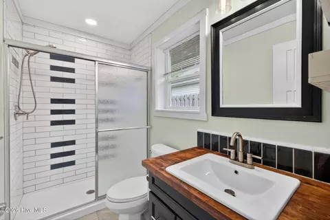 Bath - 129 Red Bird Ln, Hampstead, NC 28443 photo 4 of 4