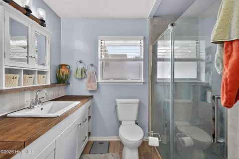 Bath - 129 Red Bird Ln, Hampstead, NC 28443 photo 2 of 4