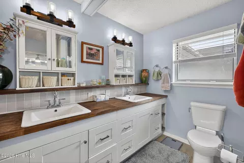 Bath - 129 Red Bird Ln, Hampstead, NC 28443 photo 1 of 4