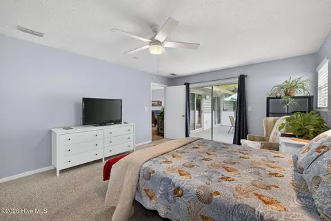 Bedroom - 129 Red Bird Ln, Hampstead, NC 28443 photo 5 of 5