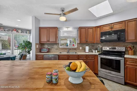 Kitchen - 129 Red Bird Ln, Hampstead, NC 28443 photo 3 of 5