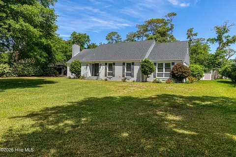 5120 Holly Ln, Morehead City, NC 28557