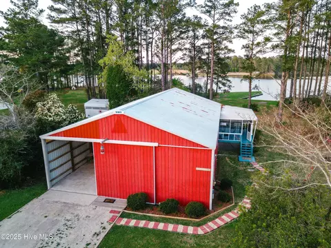 170 Zinkie Ln, Bath, NC 27808