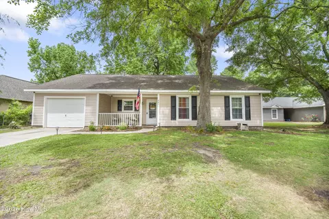 241 Bayberry Ct, Jacksonville, NC 28540