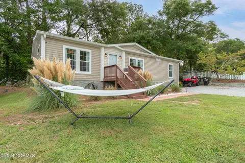 314 Jones St, Emerald Isle, NC 28594