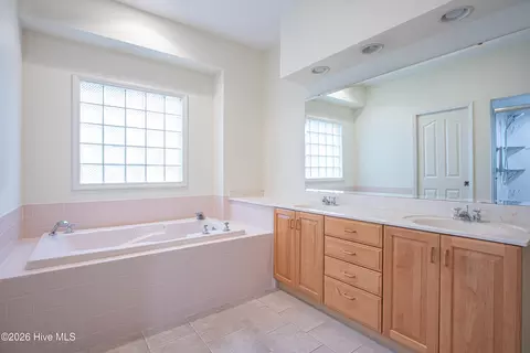 Bath - 2 Interlachon Dr, Pinehurst, NC 28374 photo 2 of 4
