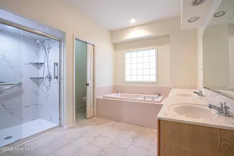 Bath - 2 Interlachon Dr, Pinehurst, NC 28374 photo 1 of 4